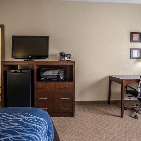Quality Inn & Suites Dixon Near I-88 Exteriör bild