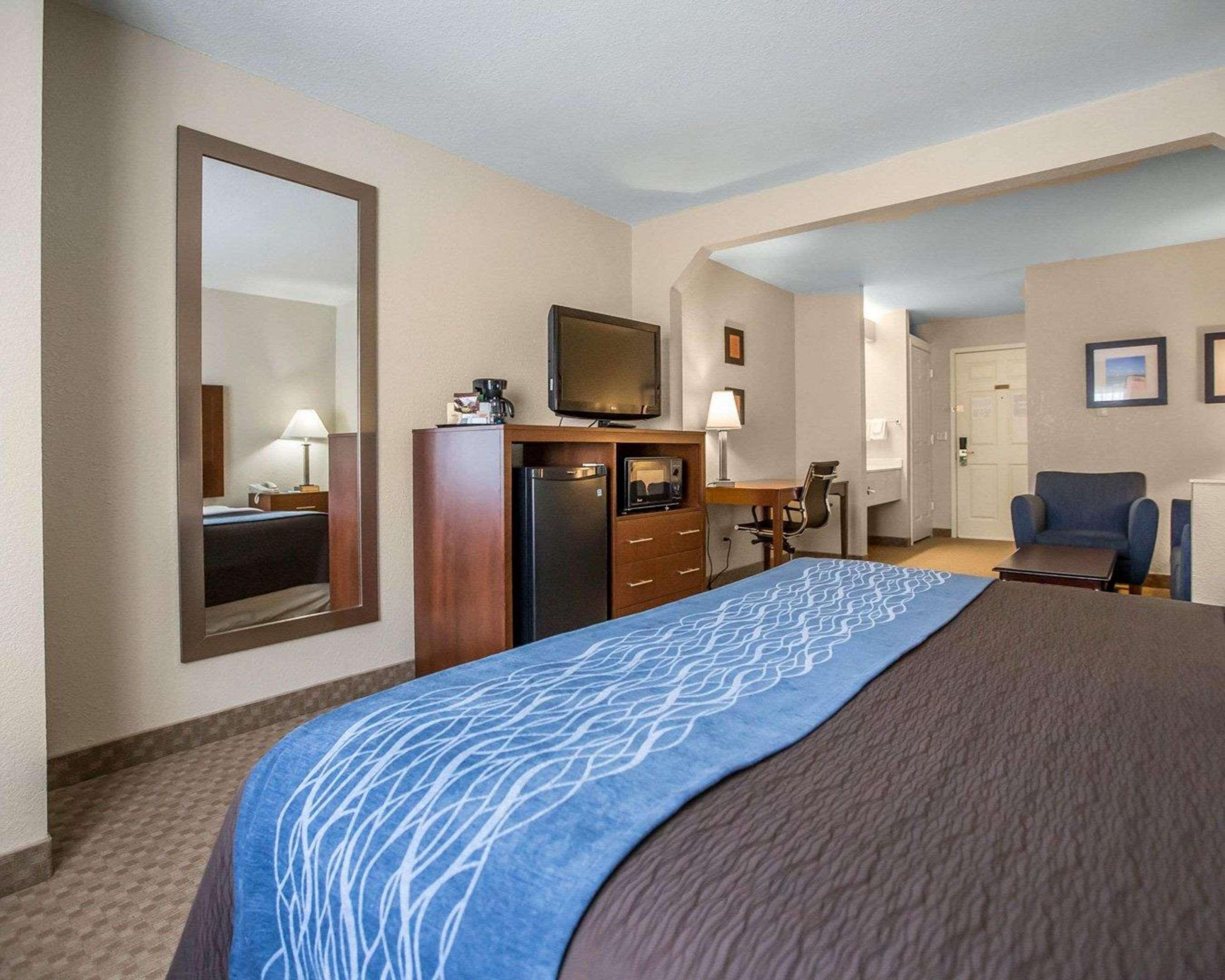 Quality Inn & Suites Dixon Near I-88 Exteriör bild