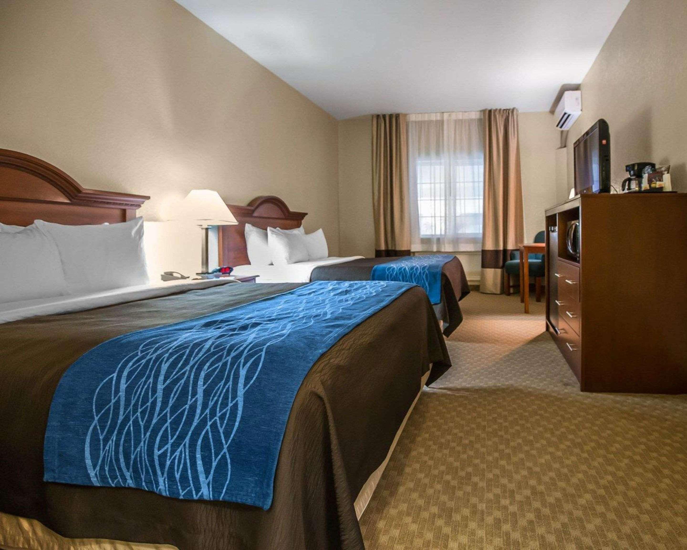 Quality Inn & Suites Dixon Near I-88 Exteriör bild