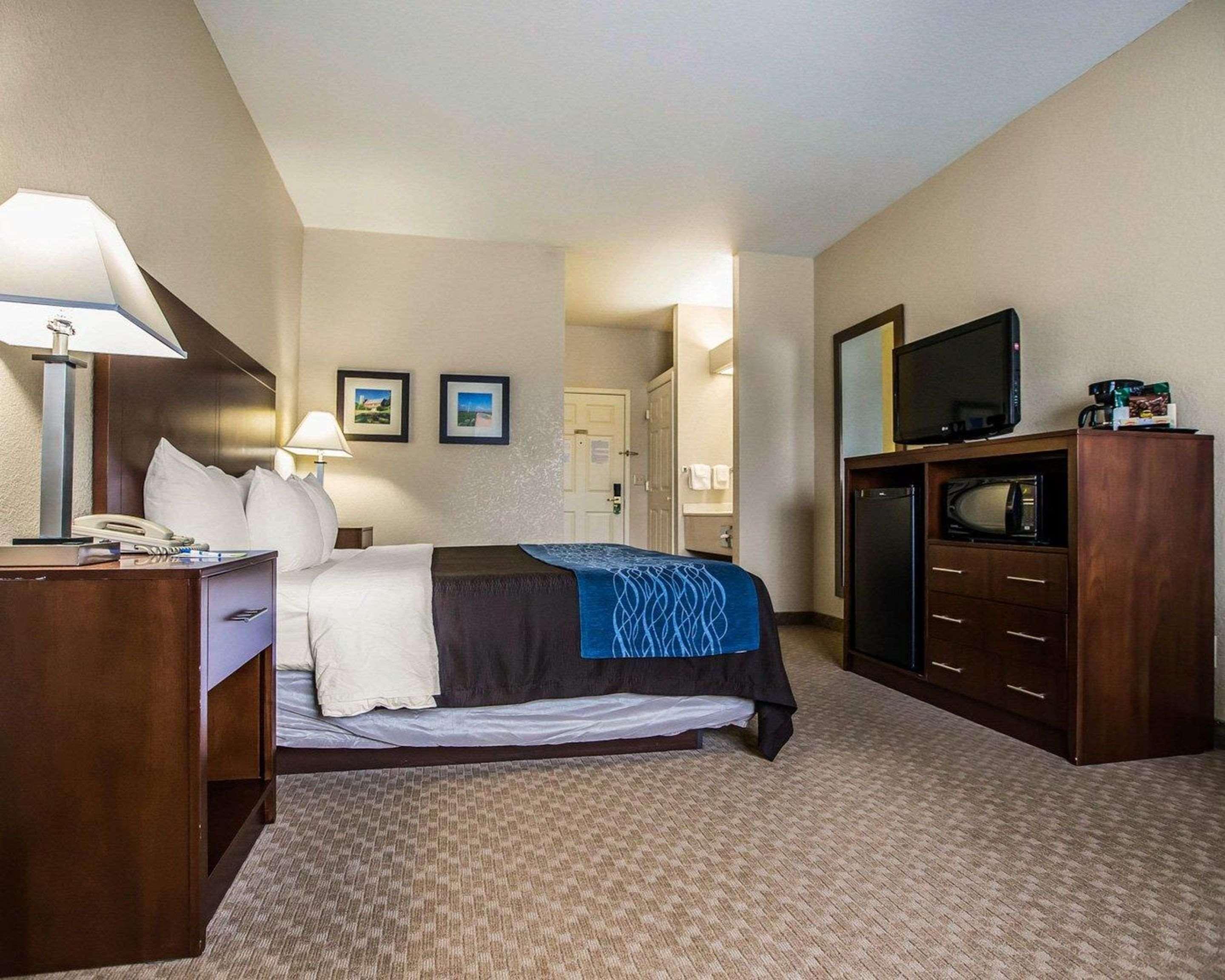 Quality Inn & Suites Dixon Near I-88 Exteriör bild