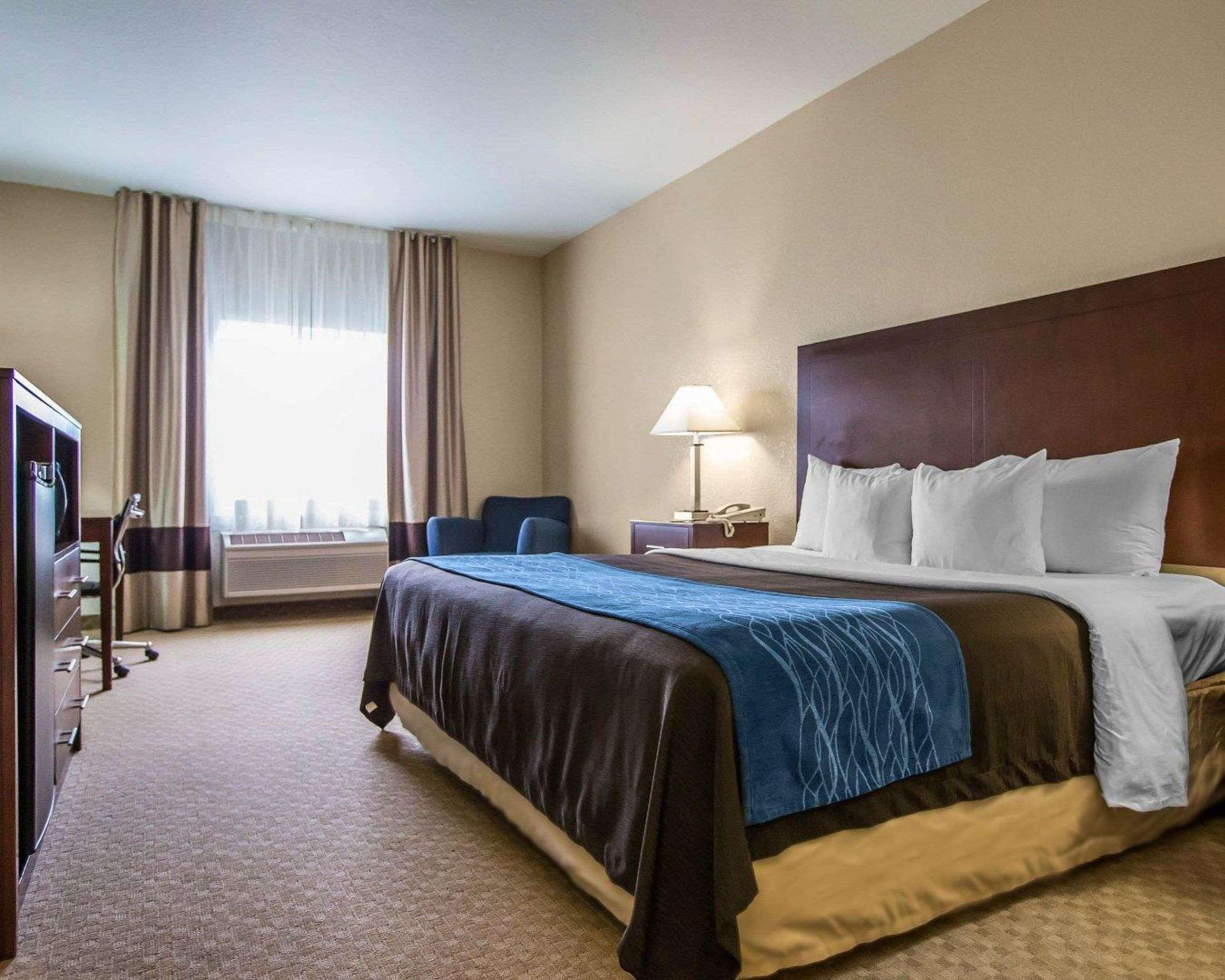 Quality Inn & Suites Dixon Near I-88 Exteriör bild