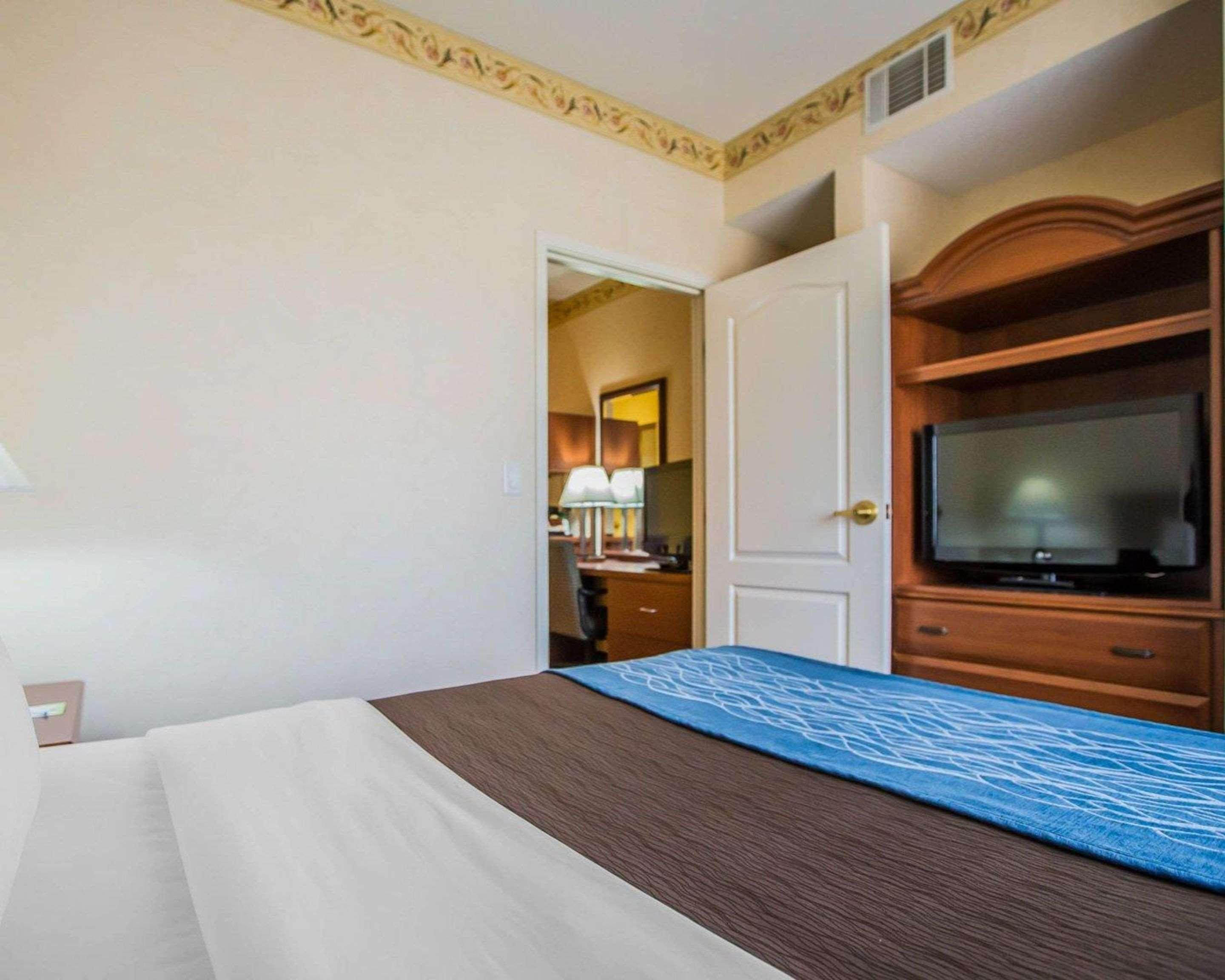 Quality Inn & Suites Dixon Near I-88 Exteriör bild