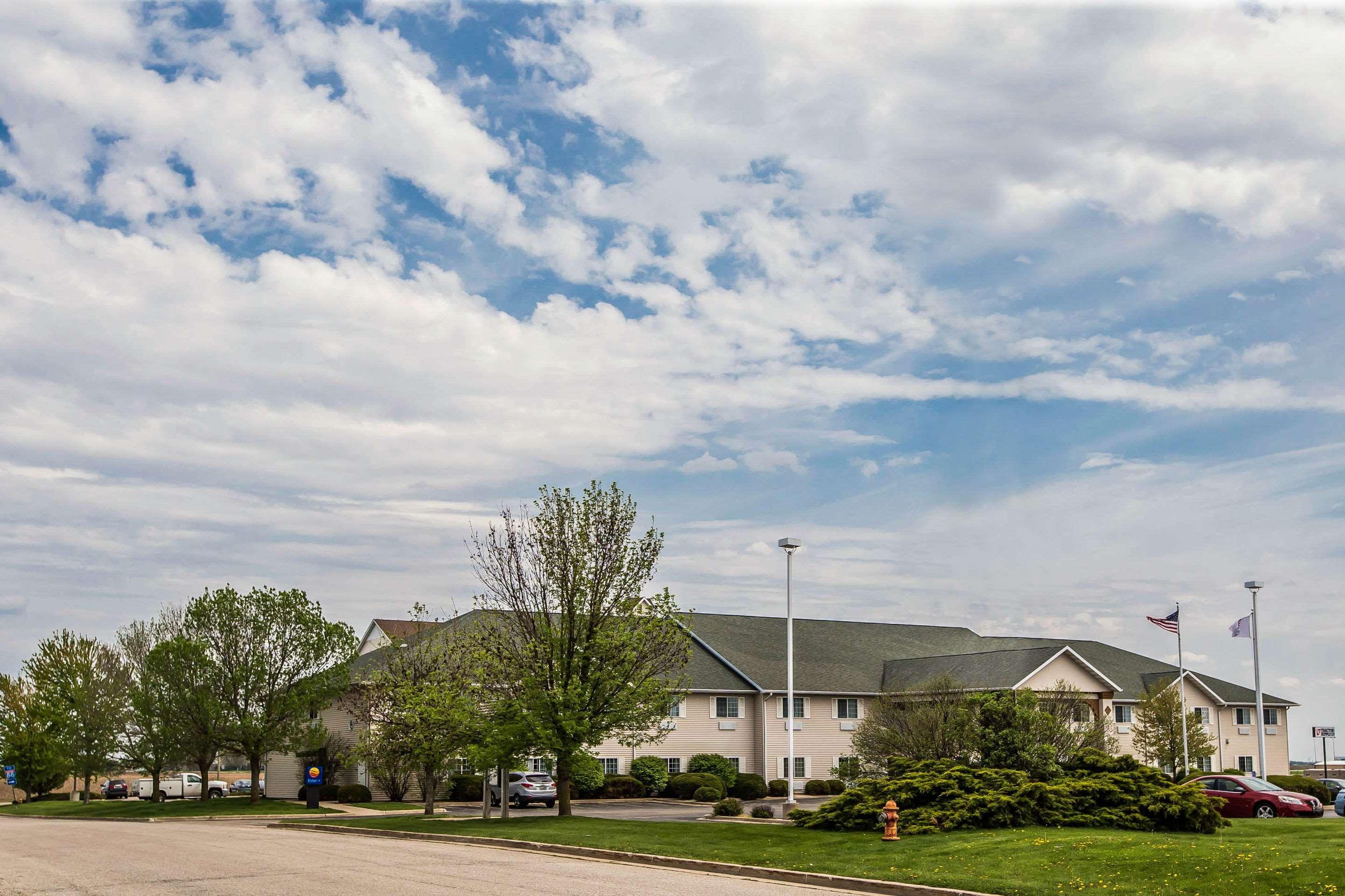 Quality Inn & Suites Dixon Near I-88 Exteriör bild