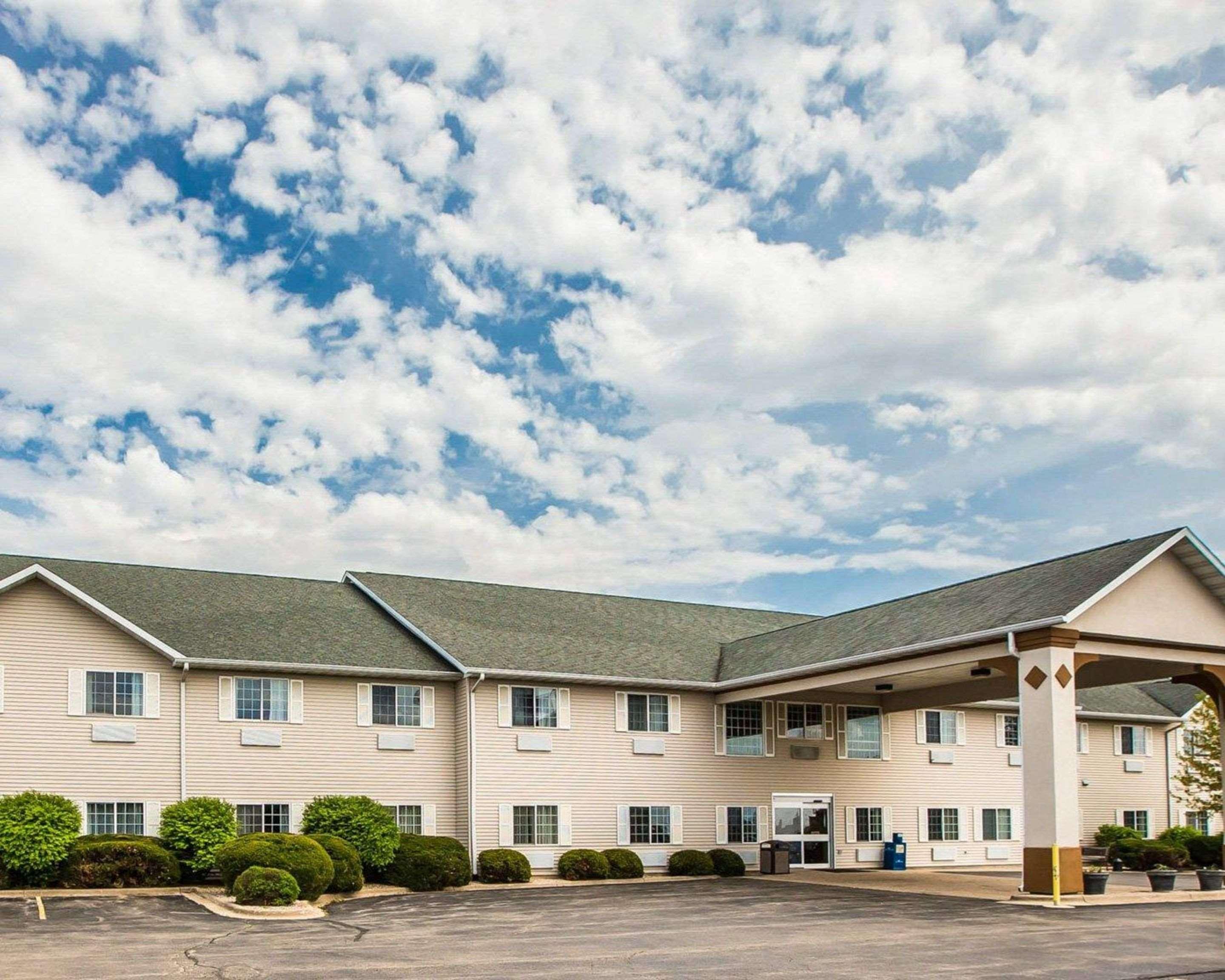 Quality Inn & Suites Dixon Near I-88 Exteriör bild
