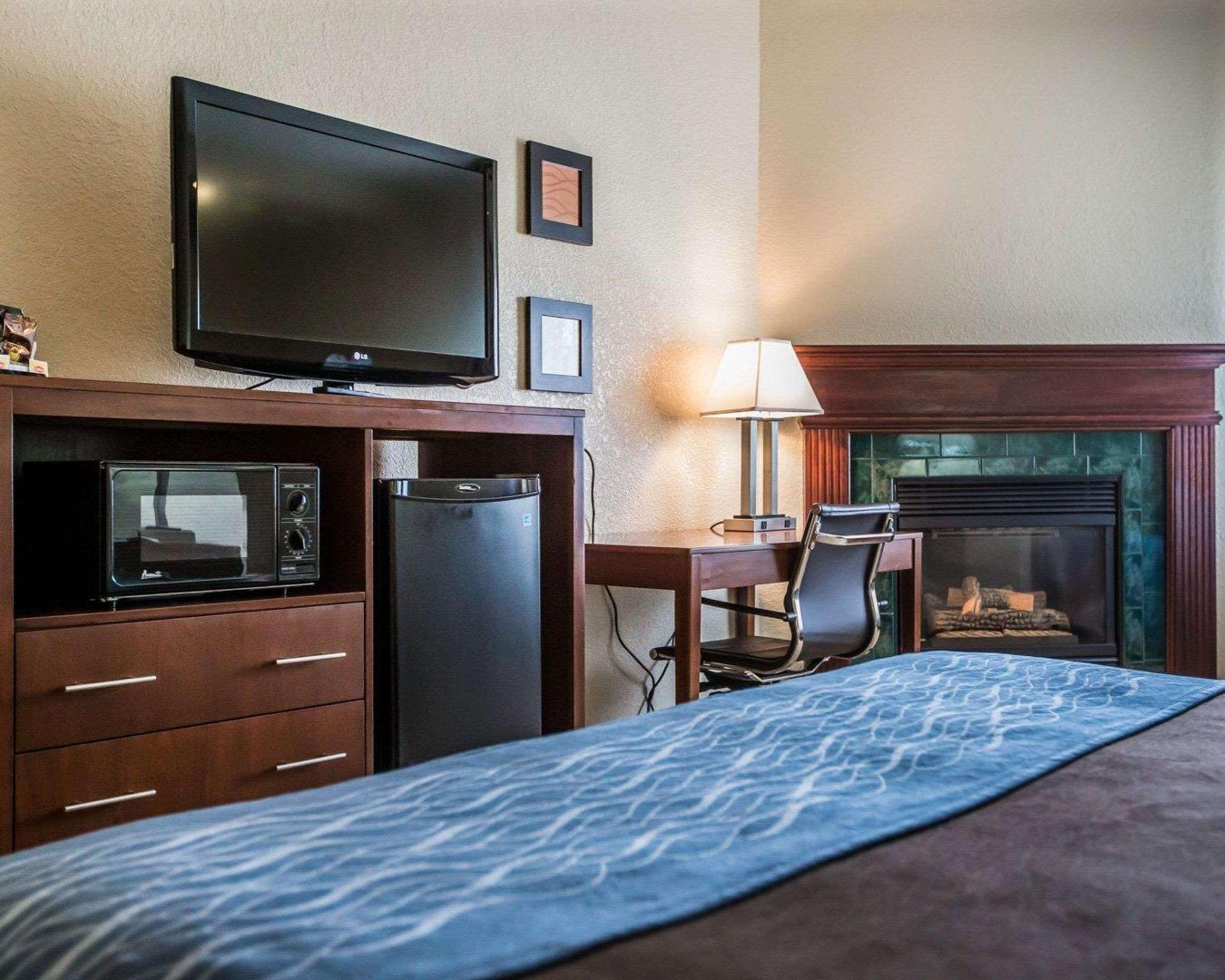 Quality Inn & Suites Dixon Near I-88 Exteriör bild