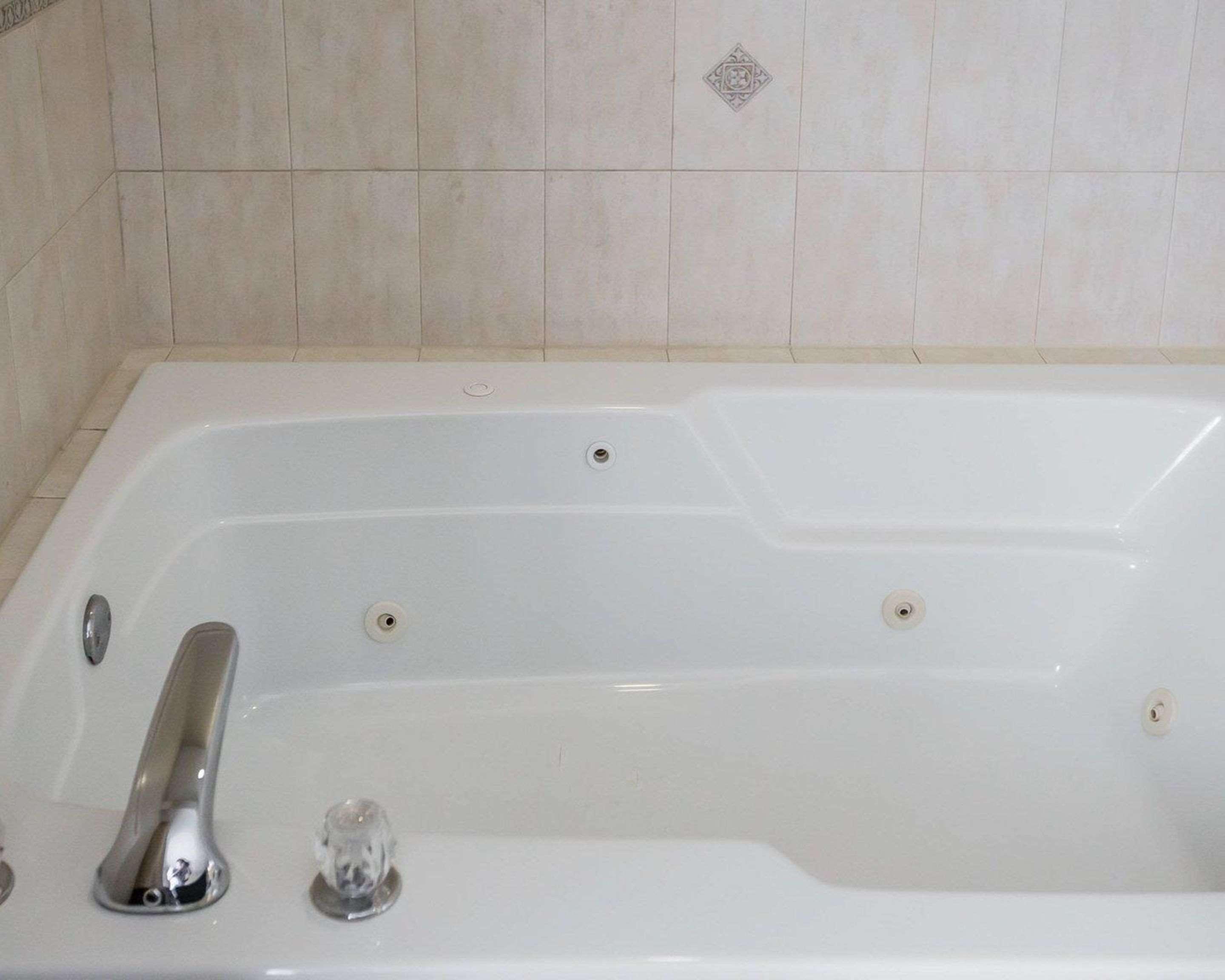 Quality Inn & Suites Dixon Near I-88 Exteriör bild