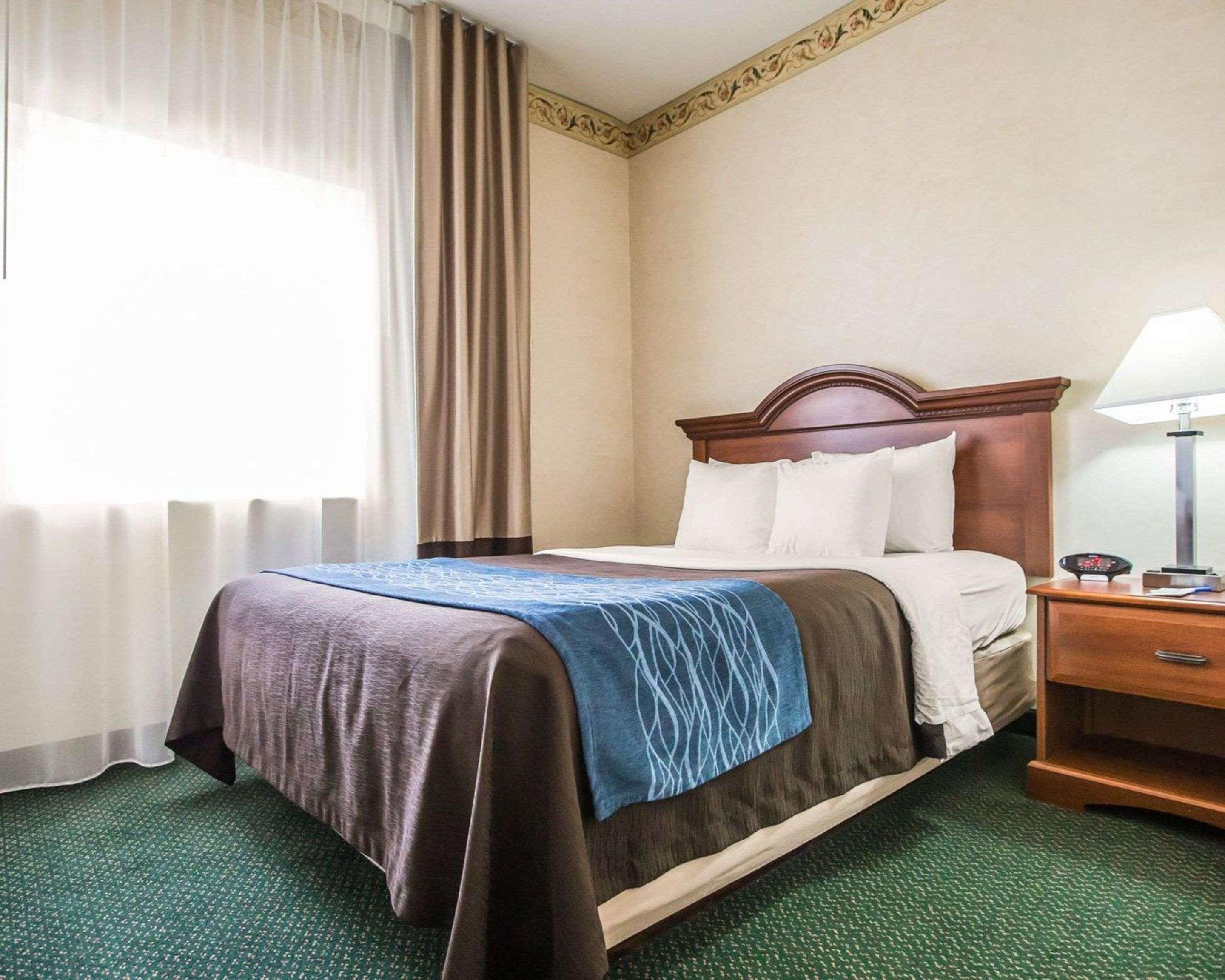 Quality Inn & Suites Dixon Near I-88 Exteriör bild