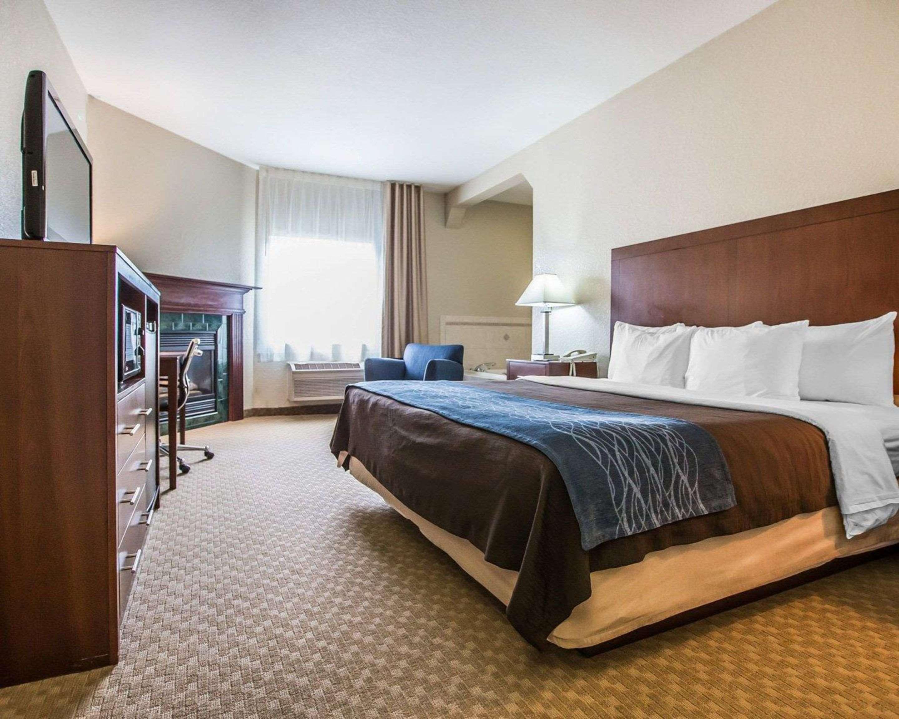 Quality Inn & Suites Dixon Near I-88 Exteriör bild