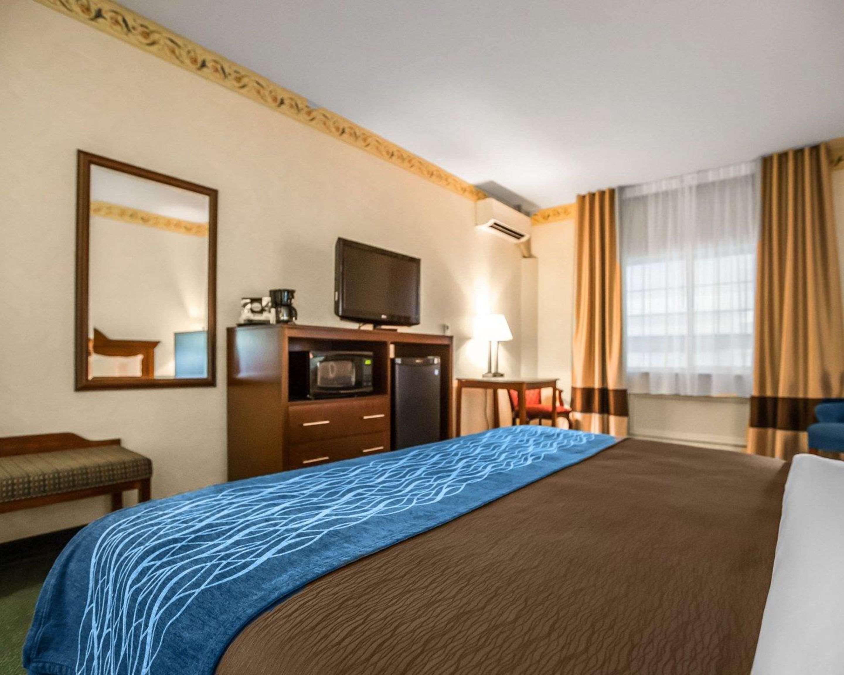 Quality Inn & Suites Dixon Near I-88 Exteriör bild