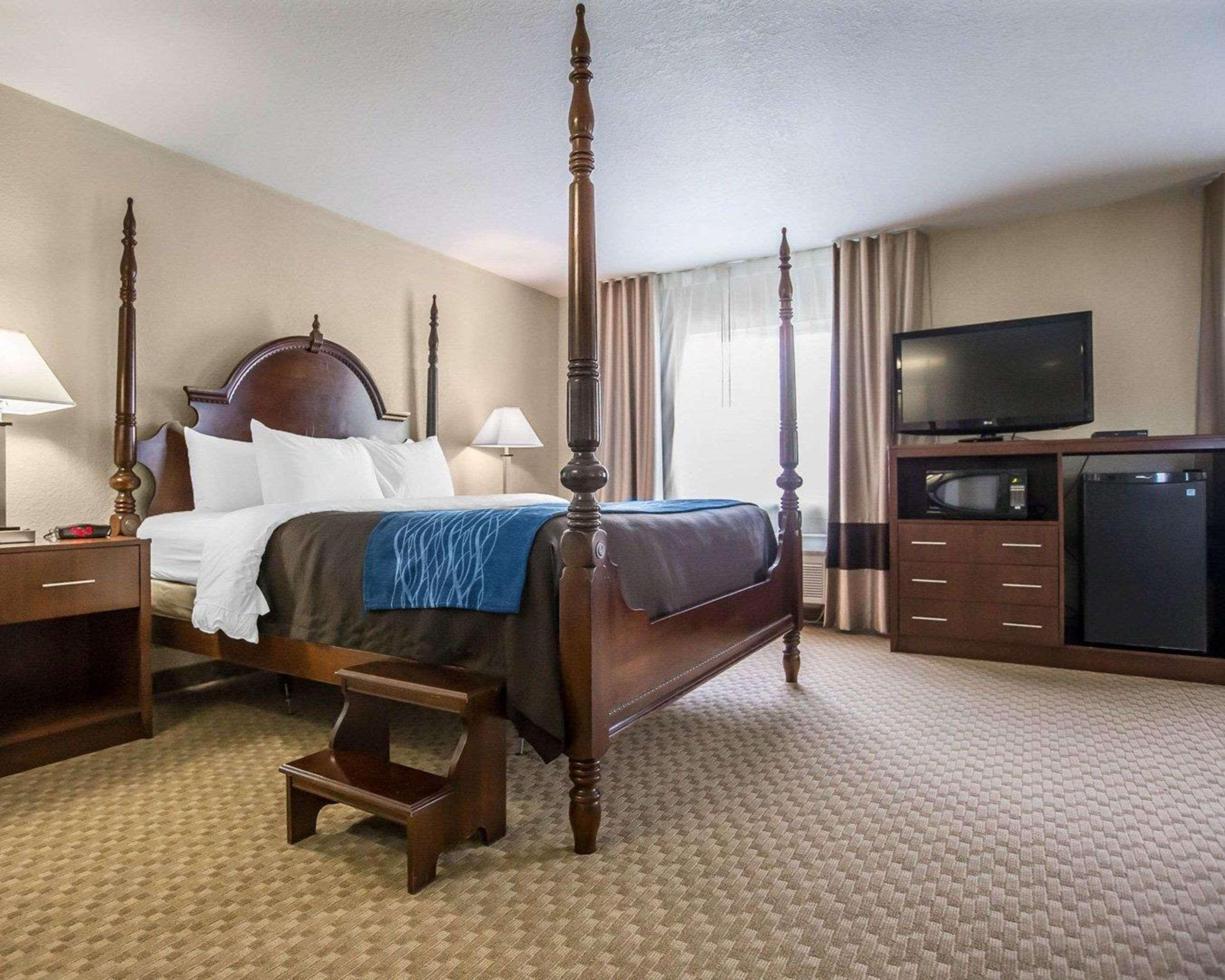 Quality Inn & Suites Dixon Near I-88 Exteriör bild