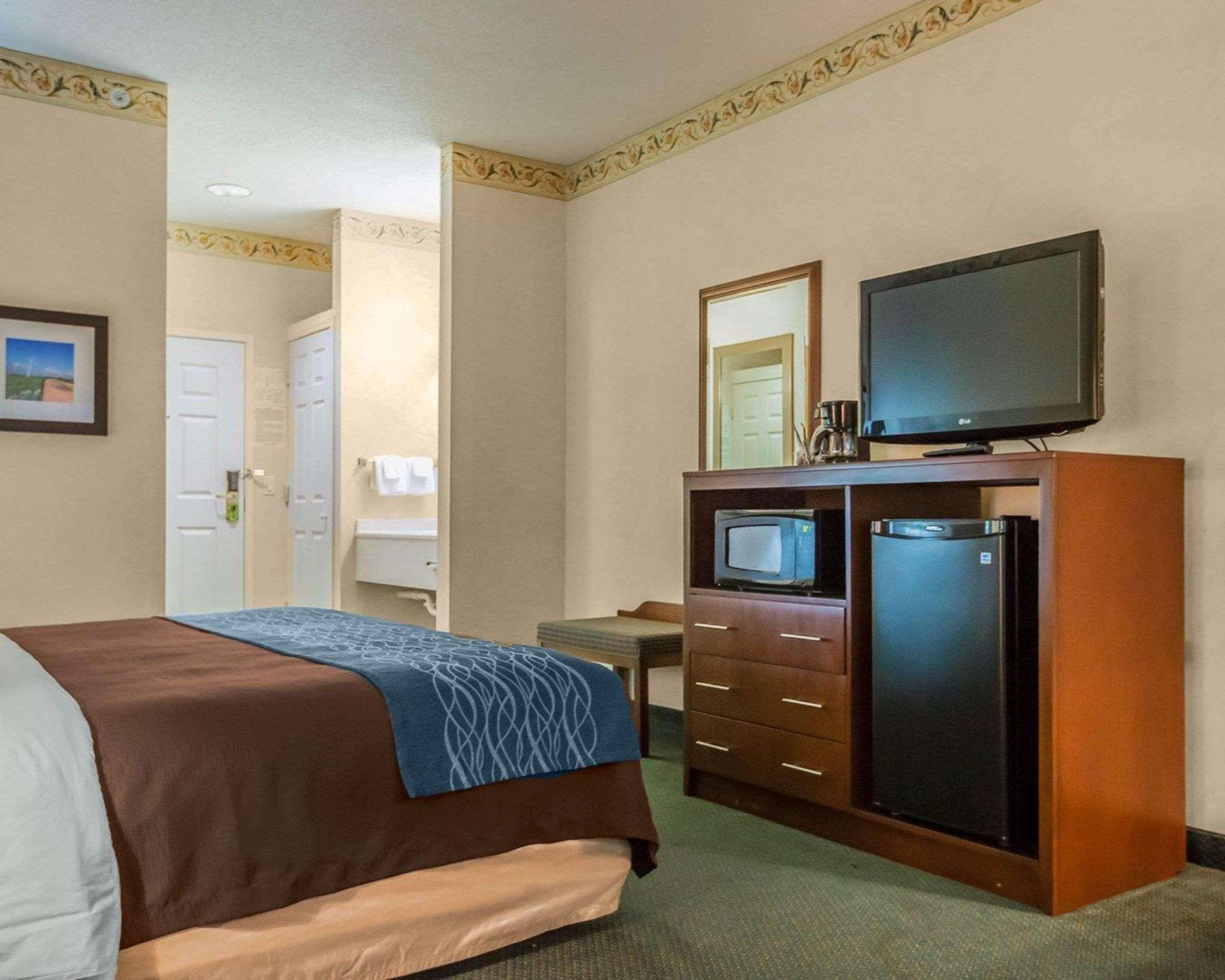 Quality Inn & Suites Dixon Near I-88 Exteriör bild