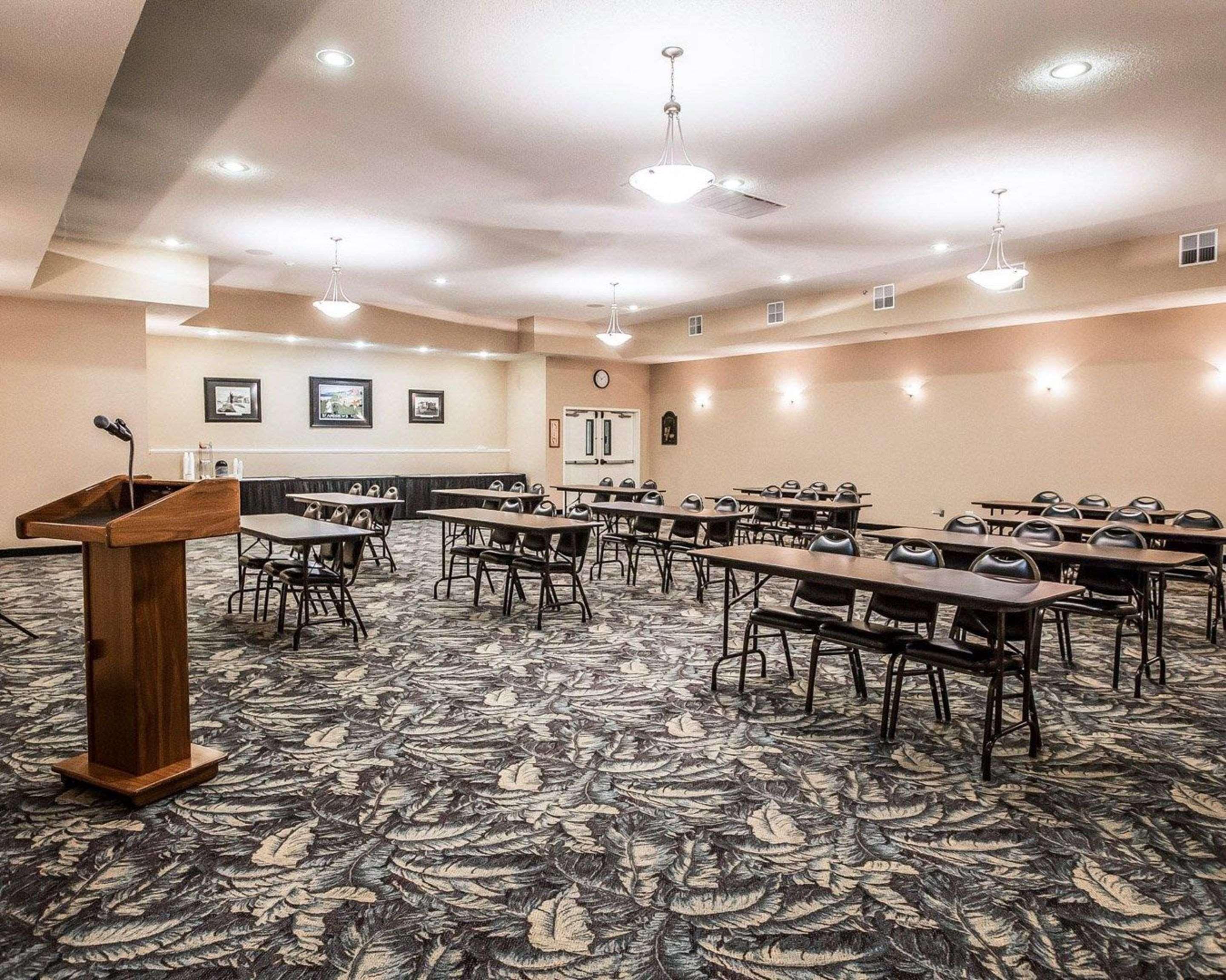 Quality Inn & Suites Dixon Near I-88 Exteriör bild