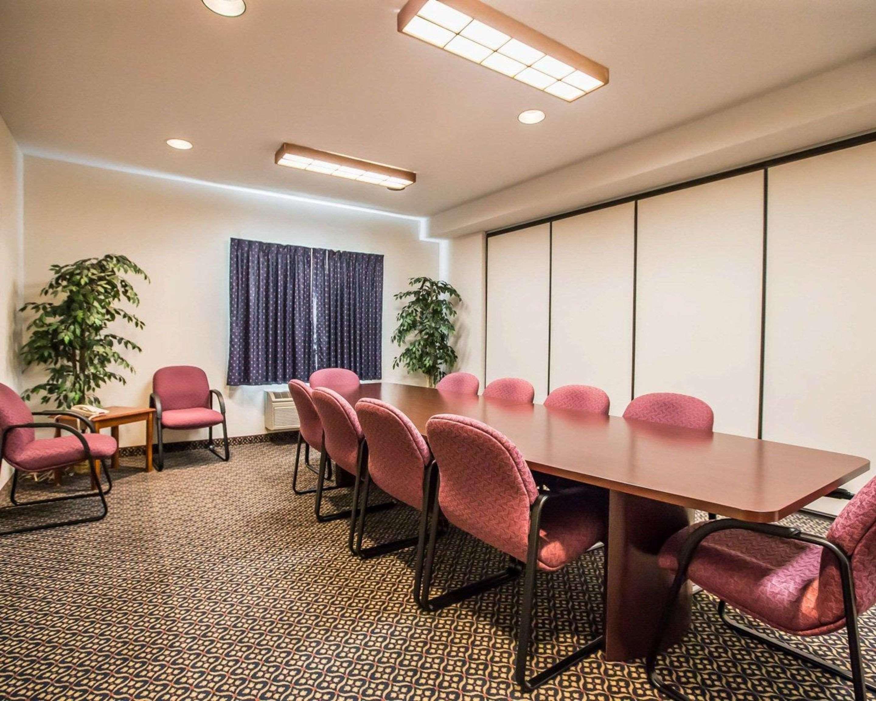 Quality Inn & Suites Dixon Near I-88 Exteriör bild