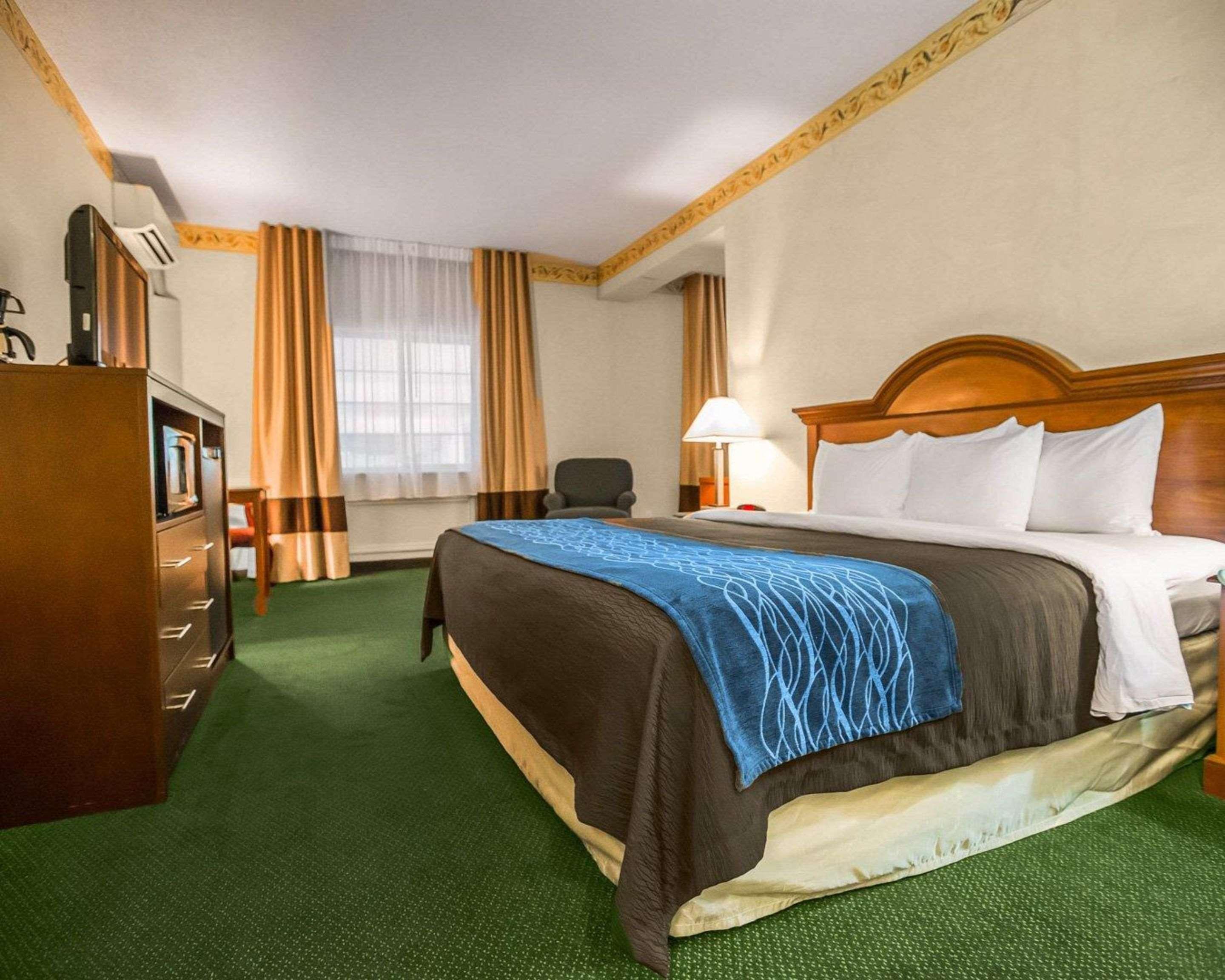 Quality Inn & Suites Dixon Near I-88 Exteriör bild