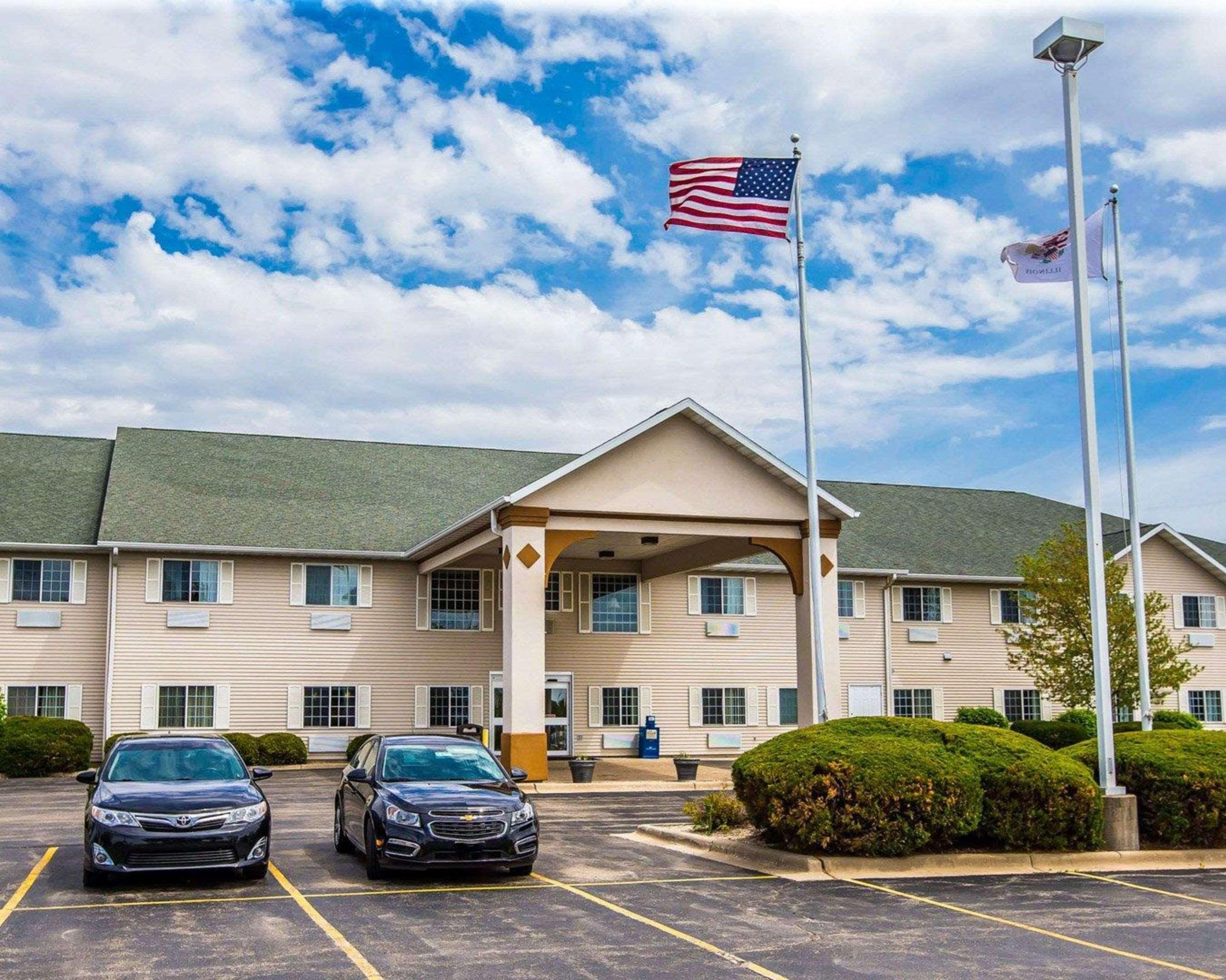 Quality Inn & Suites Dixon Near I-88 Exteriör bild