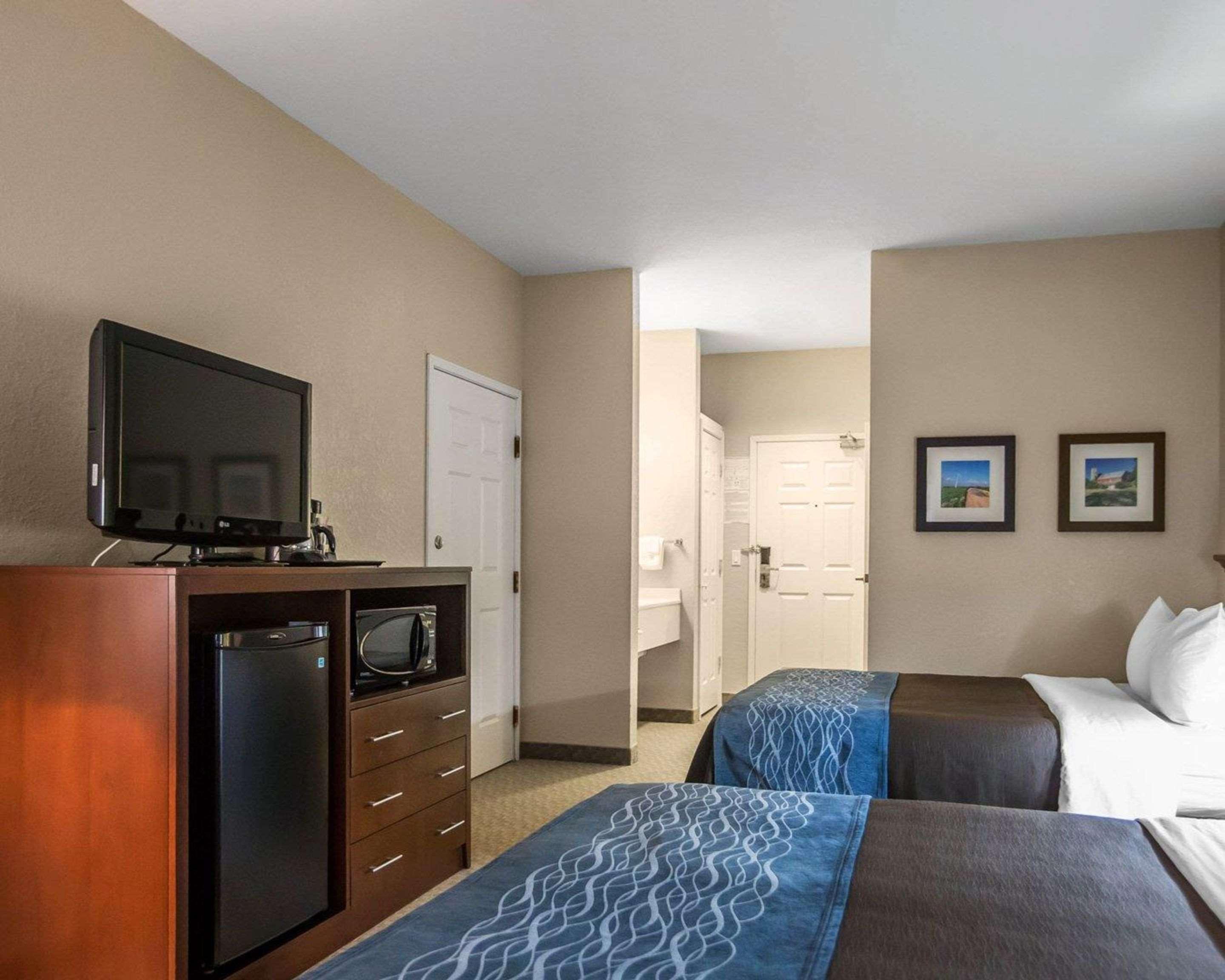 Quality Inn & Suites Dixon Near I-88 Exteriör bild