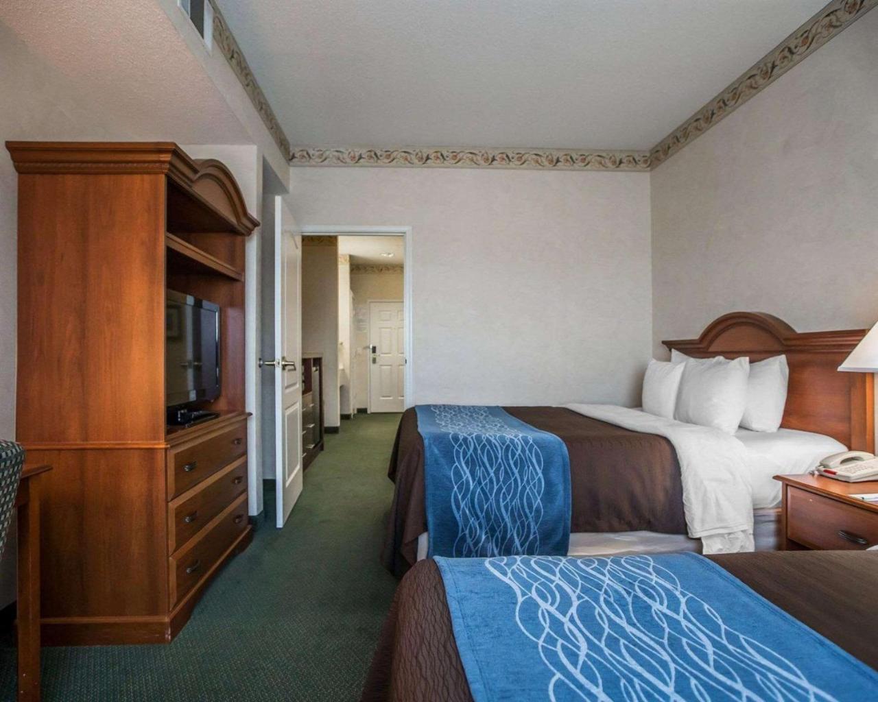 Quality Inn & Suites Dixon Near I-88 Exteriör bild